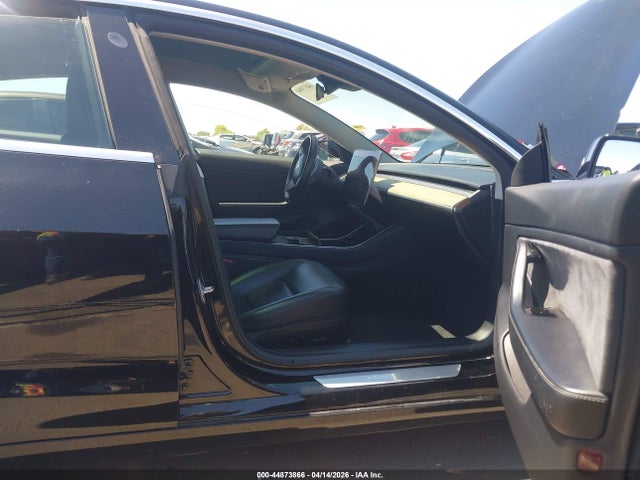 44873866 :رقم المزاد ، 5YJ3E1EA7KF395529 vin ، 2019 Tesla Model 3 مزاد بيع