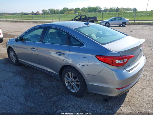 2017 HYUNDAI SONATA 5NPE24AFXHH456211 Photo 2