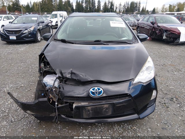 JTDKDTB34E1082113 Toyota Prius C Three