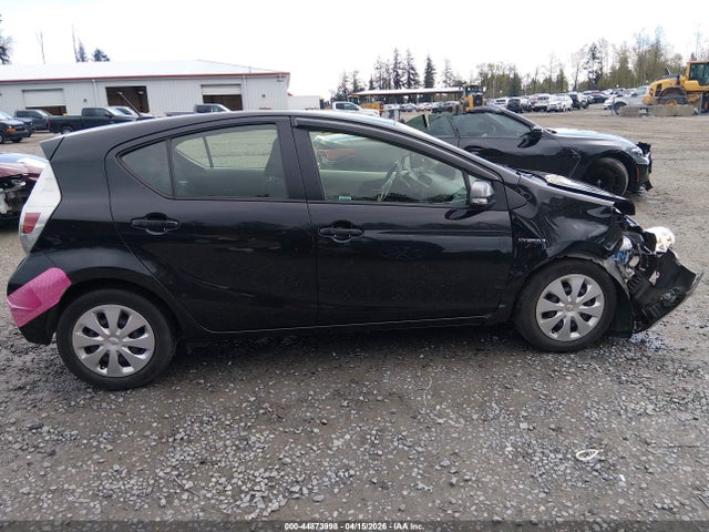 JTDKDTB34E1082113 Toyota Prius C Three