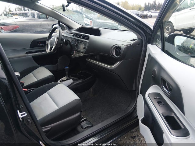 JTDKDTB34E1082113 Toyota Prius C Three