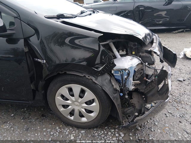 JTDKDTB34E1082113 Toyota Prius C Three