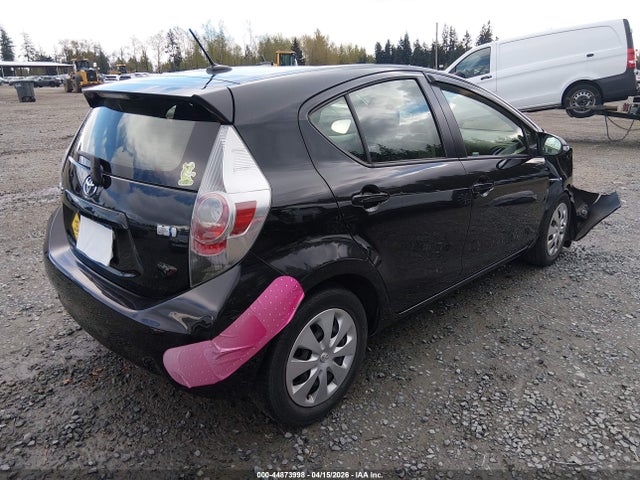 JTDKDTB34E1082113 Toyota Prius C Three