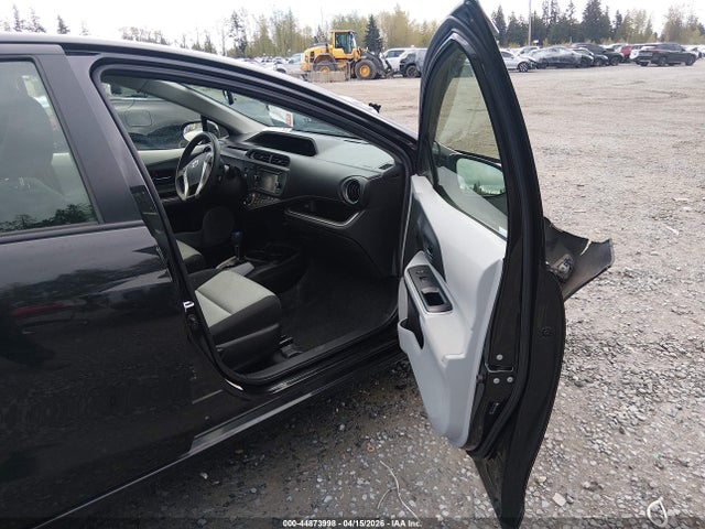 JTDKDTB34E1082113 Toyota Prius C Three
