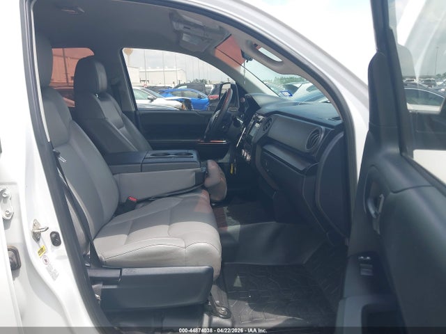 5TFRM5F18HX114209 Toyota Tundra Sr 4.6l V8