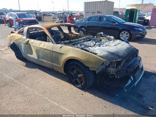 Продажа на аукционе авто 2014 Ford Mustang V6 Premium, vin: 1ZVBP8AM9E5275491, номер лота: 44874120