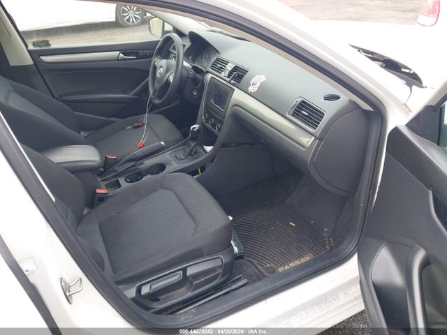 2015 Volkswagen Passat 1.8t S მანქანა იყიდება აუქციონზე, vin: 1VWAT7A38FC095019, აუქციონის ნომერი: 44874243