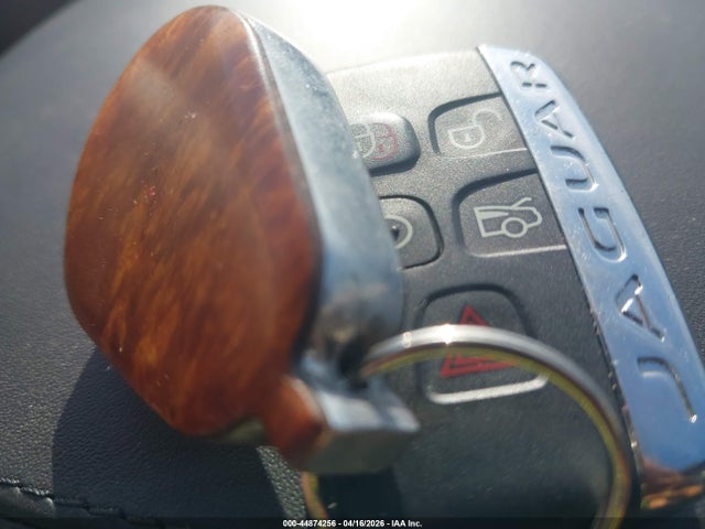 2017 JAGUAR XJ SAJWJ2GD5H8W04668 Photo 10