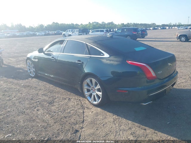 2017 JAGUAR XJ SAJWJ2GD5H8W04668 Photo 2