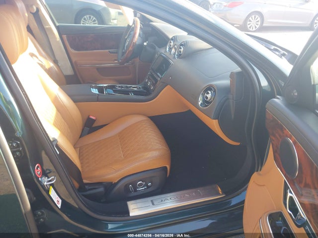 2017 JAGUAR XJ SAJWJ2GD5H8W04668 Photo 4
