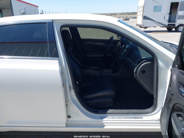 44874316 :رقم المزاد ، 2C3CA5CG7BH528640 vin ، 2011 Chrysler 300 Limited مزاد بيع
