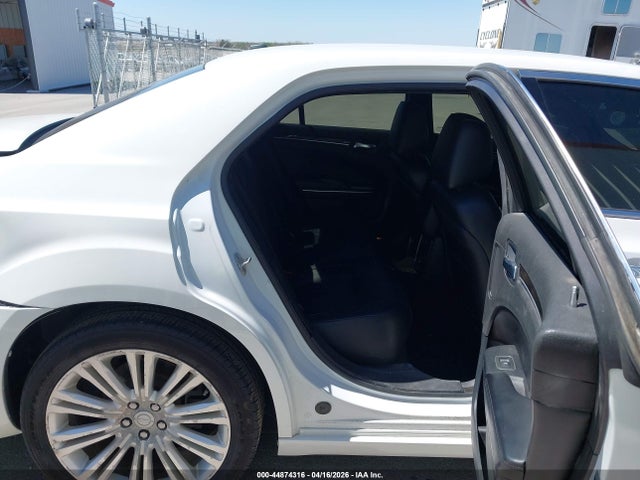 44874316 :رقم المزاد ، 2C3CA5CG7BH528640 vin ، 2011 Chrysler 300 Limited مزاد بيع