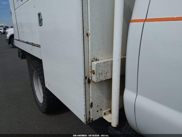 Ford F-550 Chassis Xl 2014 1FD0X5HT5EEA04879 Image 12