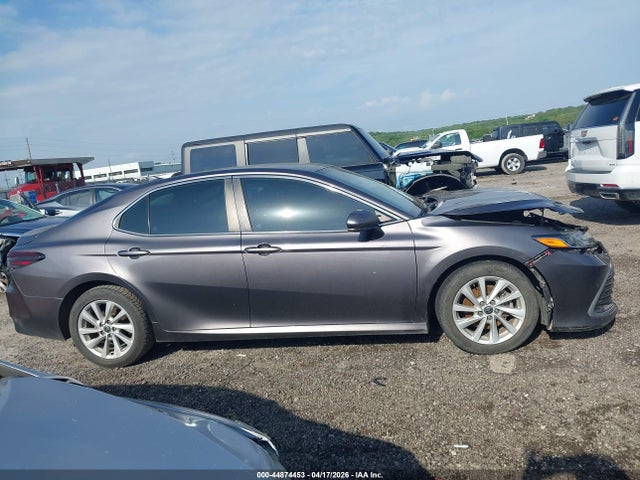 Продажа на аукционе авто 2022 Toyota Camry Le, vin: 4T1C11AK9NU633799, номер лота: 44874453