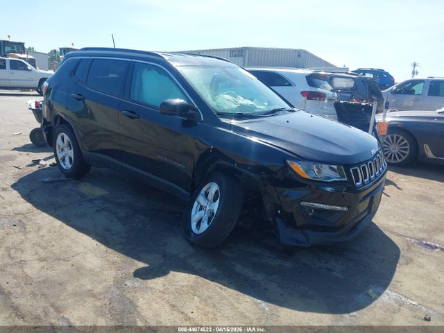 44874523 :رقم المزاد ، 3C4NJDBB8MT551780 vin ، 2021 Jeep Compass Latitude 4x4 مزاد بيع