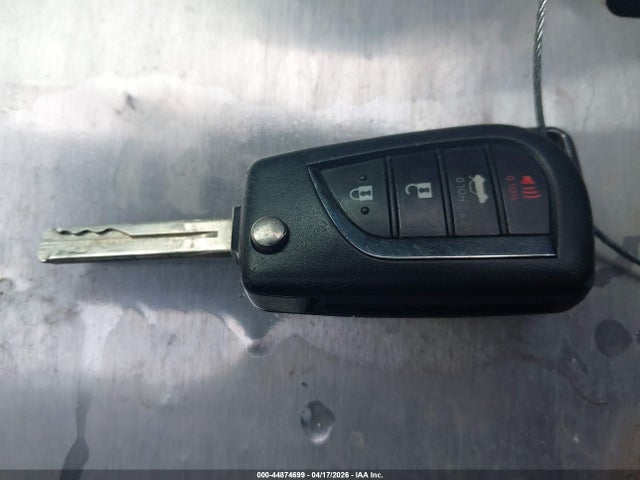 44874699 :رقم المزاد ، 5YFEPMAE6MP257307 vin ، 2021 Toyota Corolla Le مزاد بيع