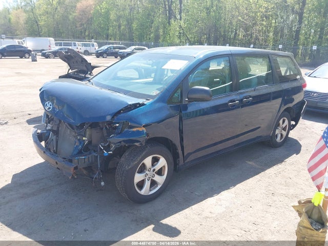 2011 TOYOTA SIENNA 5TDKA3DC2BS001985 Photo 1