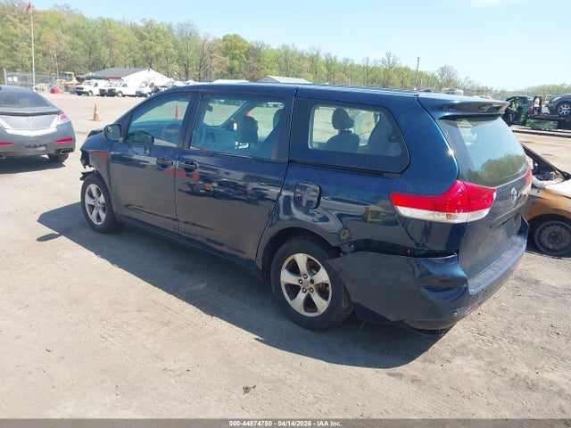 2011 TOYOTA SIENNA 5TDKA3DC2BS001985 Photo 2
