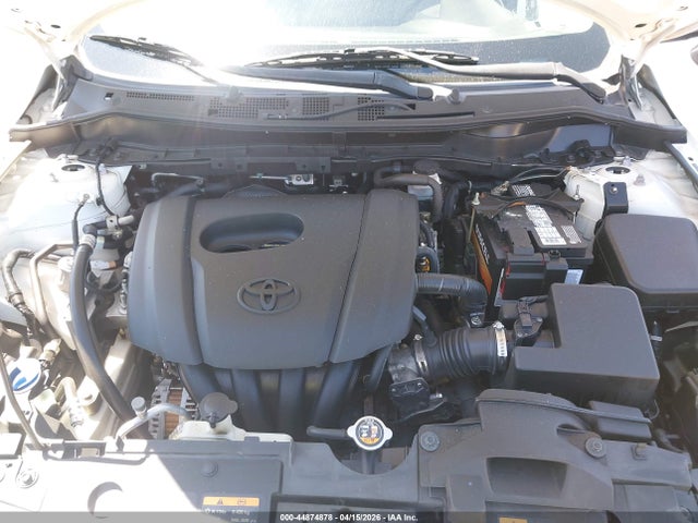 3MYDLBYV5KY513565 Toyota Yaris Xle