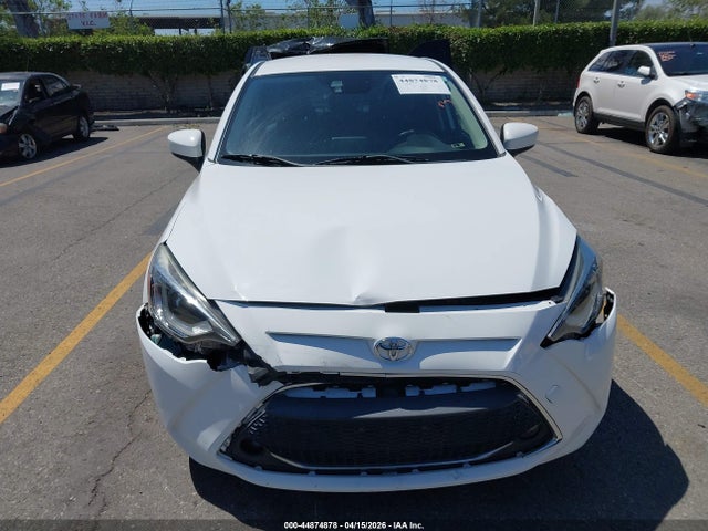 3MYDLBYV5KY513565 Toyota Yaris Xle