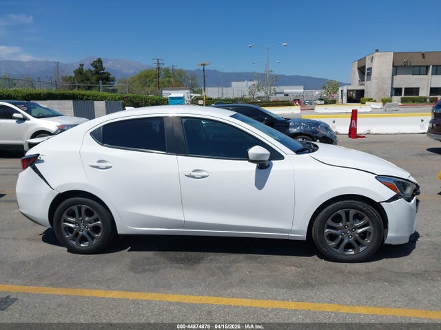 3MYDLBYV5KY513565 Toyota Yaris Xle