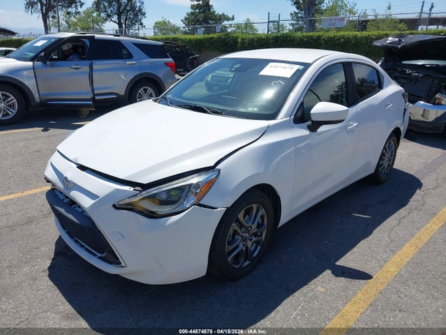 3MYDLBYV5KY513565 Toyota Yaris Xle