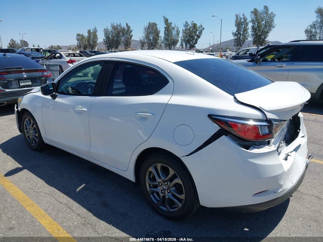 3MYDLBYV5KY513565 Toyota Yaris Xle