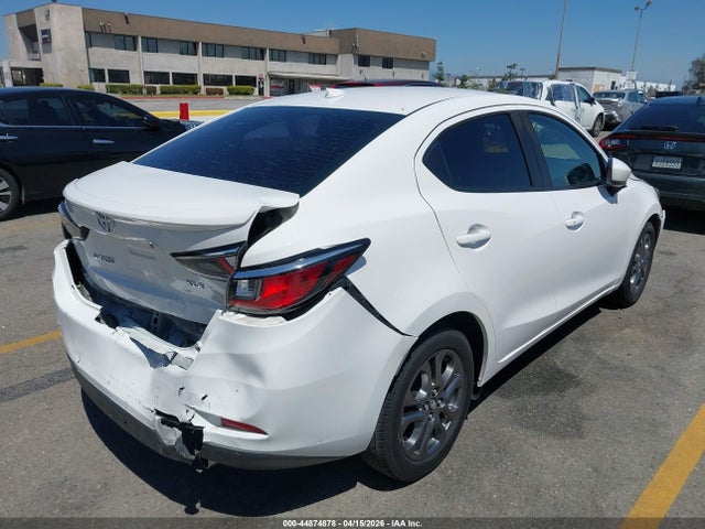 3MYDLBYV5KY513565 Toyota Yaris Xle
