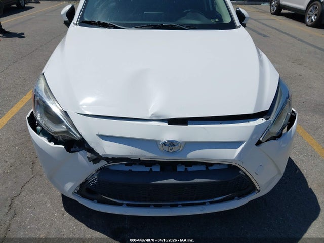 3MYDLBYV5KY513565 Toyota Yaris Xle