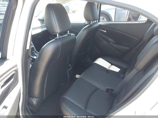3MYDLBYV5KY513565 Toyota Yaris Xle
