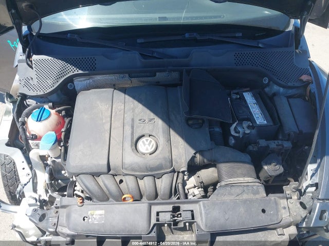 2013 Volkswagen Beetle 2.5l მანქანა იყიდება აუქციონზე, vin: 3VW5P7AT2DM810782, აუქციონის ნომერი: 44874912