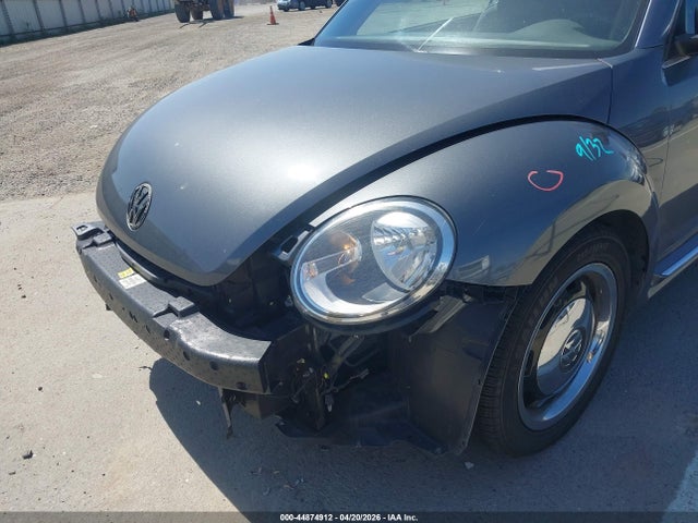 2013 Volkswagen Beetle 2.5l მანქანა იყიდება აუქციონზე, vin: 3VW5P7AT2DM810782, აუქციონის ნომერი: 44874912