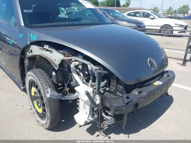 2013 Volkswagen Beetle 2.5l მანქანა იყიდება აუქციონზე, vin: 3VW5P7AT2DM810782, აუქციონის ნომერი: 44874912