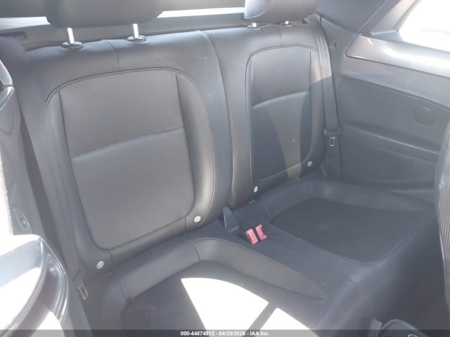 2013 Volkswagen Beetle 2.5l მანქანა იყიდება აუქციონზე, vin: 3VW5P7AT2DM810782, აუქციონის ნომერი: 44874912