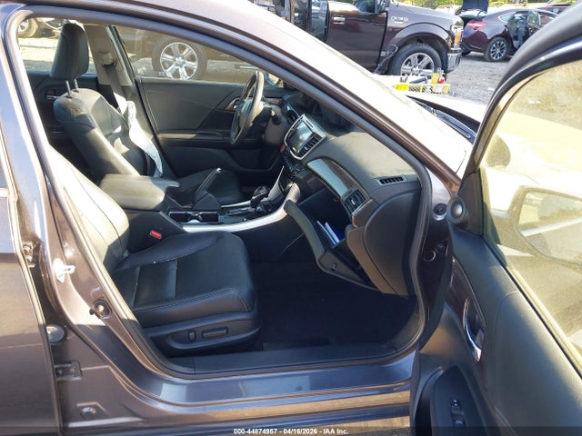 44874957 :رقم المزاد ، JHMCR6F7XHC030741 vin ، 2017 Honda Accord Hybrid Touring مزاد بيع