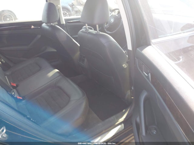 Aukcja sprzedaży 2015 Volkswagen Passat 2.0l Tdi Sel Premium, vin: 1VWCV7A32FC033084, numer aukcji: 44875007