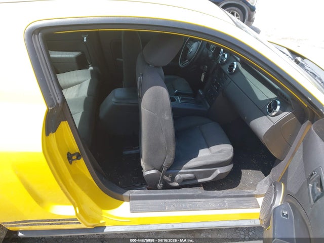 Продаж на аукціоні авто 2005 Ford Mustang V6 Deluxe/v6 Premium, vin: 1ZVFT80N355114299, номер лоту: 44875058