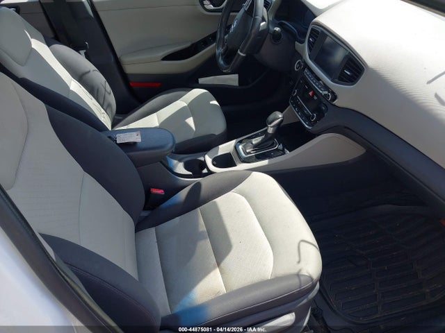 2017 HYUNDAI IONIQ HYBRID KMHC75LC2HU028894 Photo 4