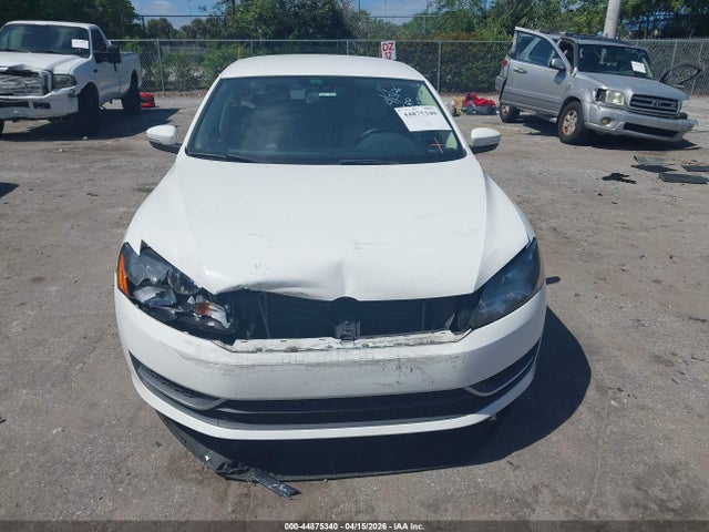 2015 Volkswagen Passat 1.8t Se მანქანა იყიდება აუქციონზე, vin: 1VWBT7A33FC070307, აუქციონის ნომერი: 44875340