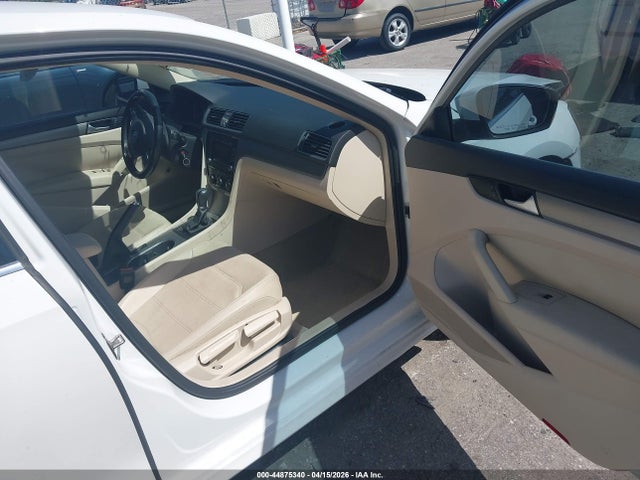 2015 Volkswagen Passat 1.8t Se მანქანა იყიდება აუქციონზე, vin: 1VWBT7A33FC070307, აუქციონის ნომერი: 44875340