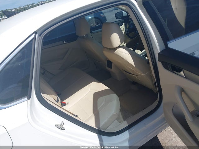 2015 Volkswagen Passat 1.8t Se მანქანა იყიდება აუქციონზე, vin: 1VWBT7A33FC070307, აუქციონის ნომერი: 44875340