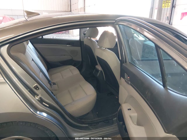 KMHD74LF7HU315169 Hyundai ELANTRA SE