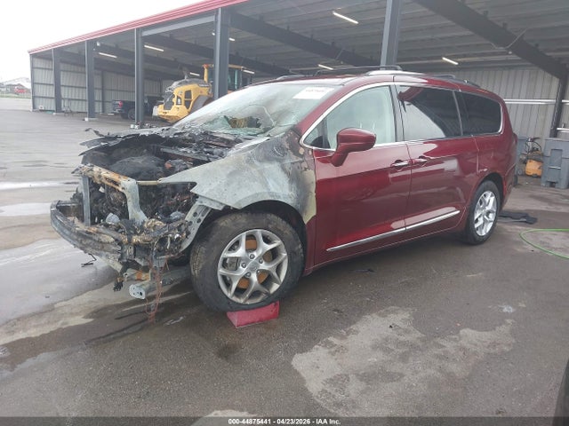 44875441 :رقم المزاد ، 2C4RC1EG5HR752840 vin ، 2017 Chrysler Pacifica Touring-l Plus مزاد بيع