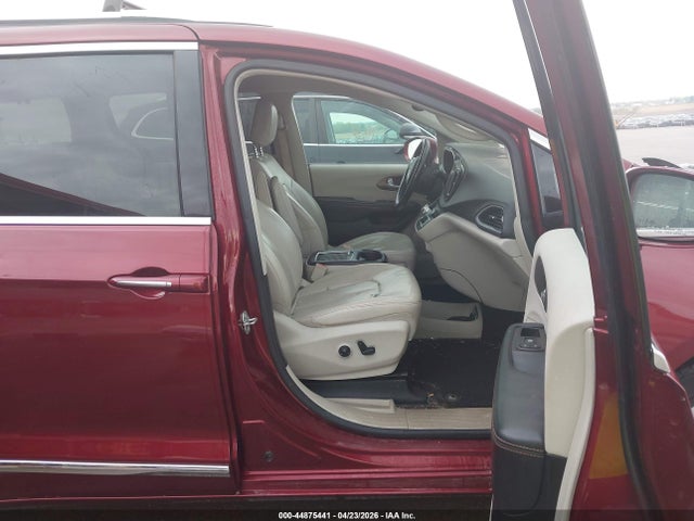 44875441 :رقم المزاد ، 2C4RC1EG5HR752840 vin ، 2017 Chrysler Pacifica Touring-l Plus مزاد بيع