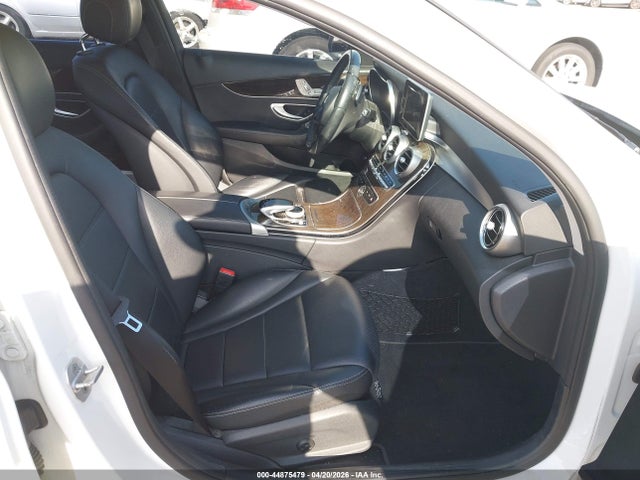 55SWF4JB5GU156464 Mercedes-Benz C 300 Luxury