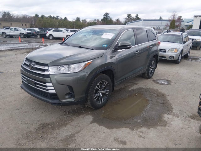 2018 Toyota Highlander Le მანქანა იყიდება აუქციონზე, vin: 5TDBZRFH9JS879867, აუქციონის ნომერი: 44875860