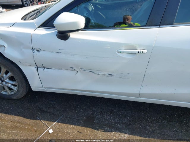 Aukcja sprzedaży 2015 Mazda Mazda3 I Touring, vin: JM1BM1L75F1270811, numer aukcji: 44876114