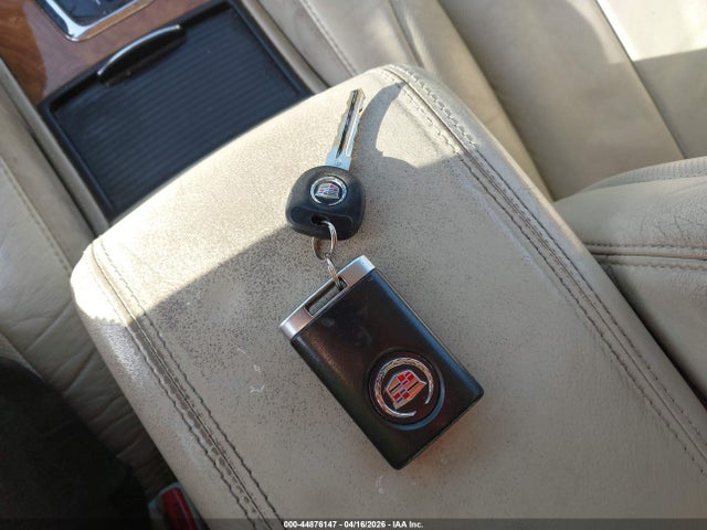 44876147 :رقم المزاد ، 1G6KP5ES0BU142178 vin ، 2011 Cadillac Dts Platinum Collection مزاد بيع
