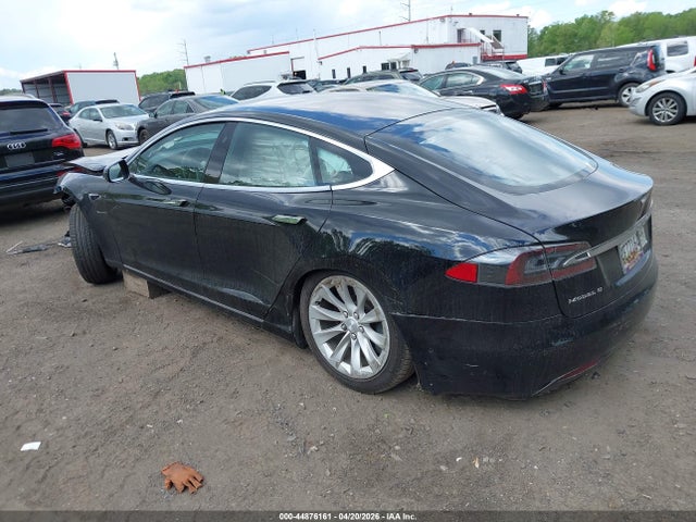 44876161 :رقم المزاد ، 5YJSA1E23JF295149 vin ، 2018 Tesla Model S 100d/75d/p100d مزاد بيع