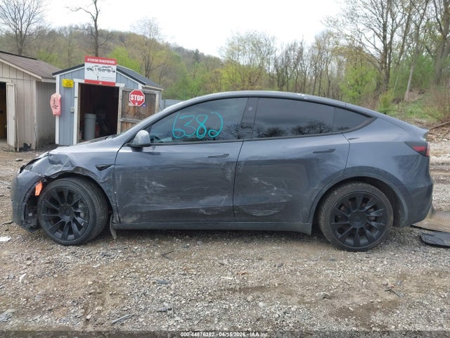 Продажа на аукционе авто 2023 Tesla Model Y Awd/long Range Dual Motor All-wheel Drive, vin: 7SAYGAEE9PF964944, номер лота: 44876382